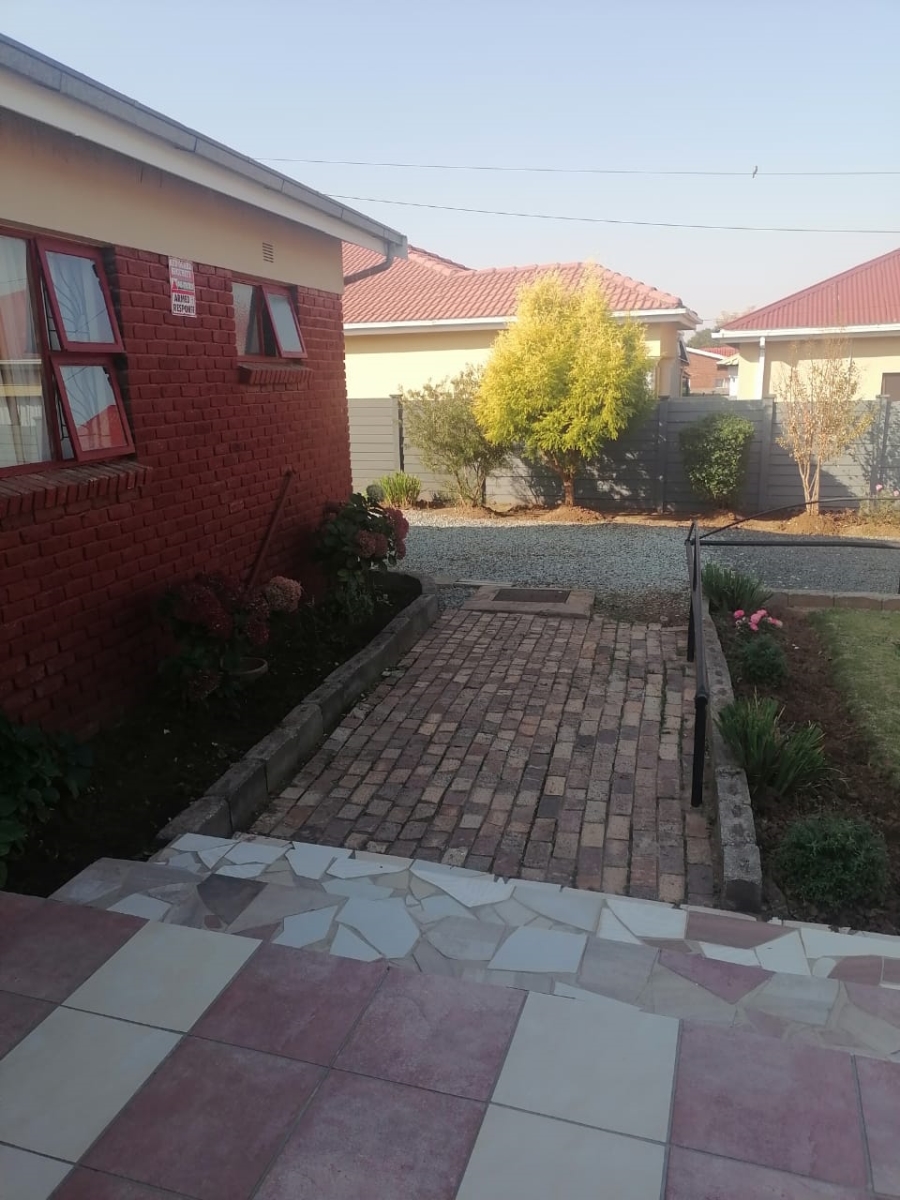 To Let 3 Bedroom Property for Rent in Madeira Park Eastern Cape